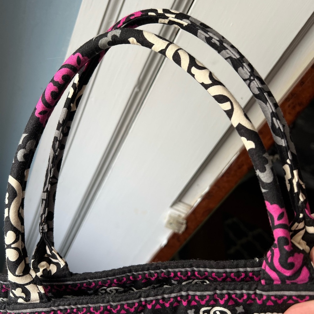New Vera Bradley shoulder Tote black, white and pink circle pattern - Picture 3 of 6
